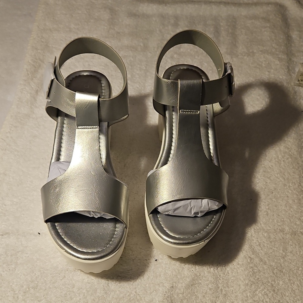 J. Adams Silver PU‎ Strappy Block Heel Sandals Buckle Women's Size 8.5